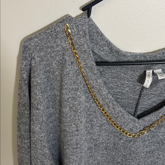 Cato Heather Gray Top with Gold Chain Accent - Picture 3 of 5
